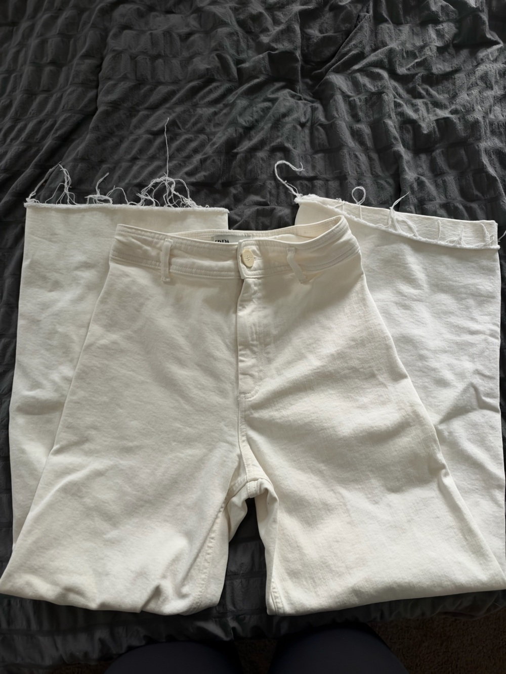 Zara High-Rise White Frayed-Hem Jeans